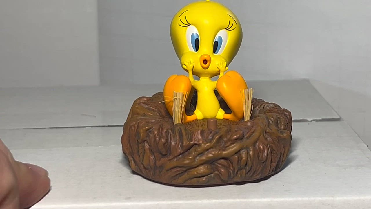 Hallmark Ornament Tweety I Tawt I Taw A Puddy Tat Looney Tunes Magic NOB