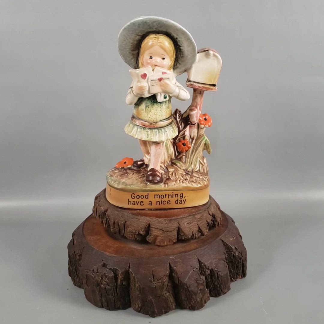 Vintage 1971 AMERICAN GREETINGS Holly Hobbie Good Morning MUSICAL FIGURINE WORKS