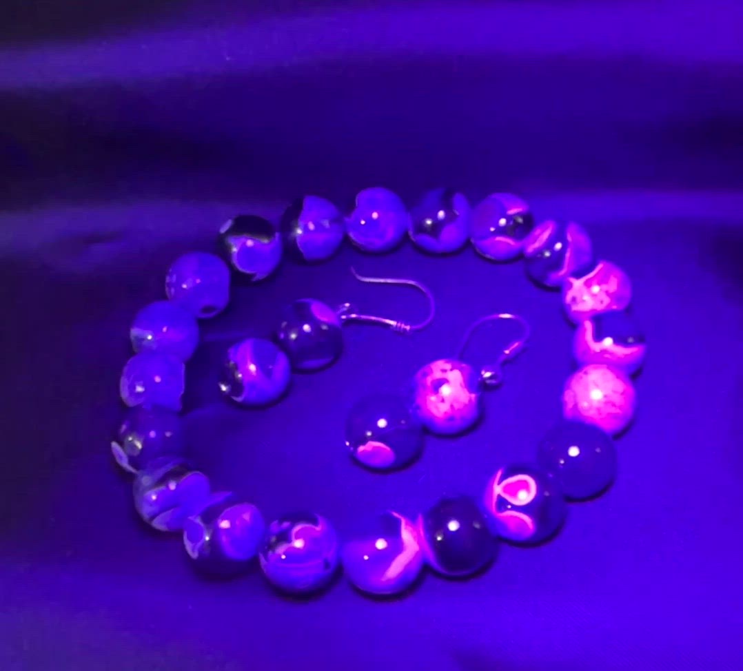 Purple Agate Jewelry Set Stretch Bracelet 7 in & Hoop Earrings With UV Fire Glow