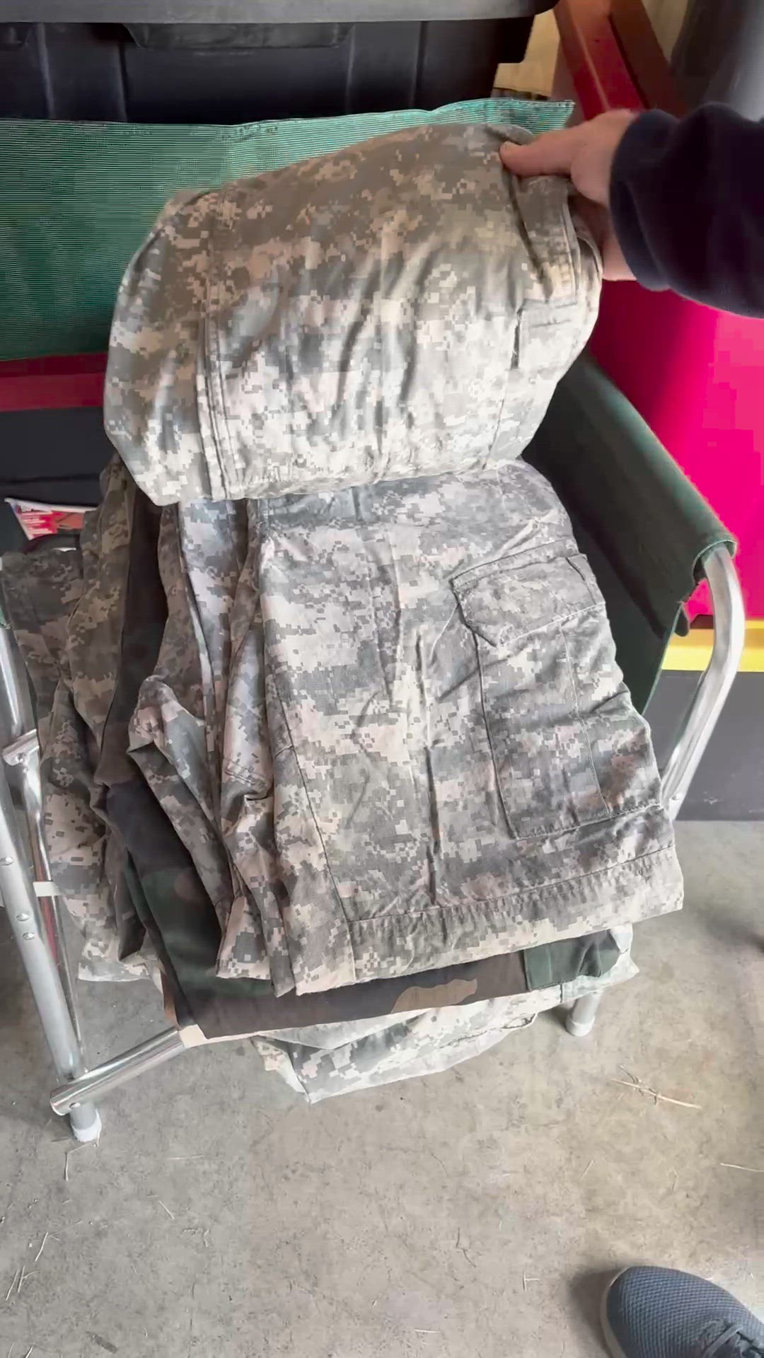Lot Of 12 Pairs Of military Camo Pants - Medium