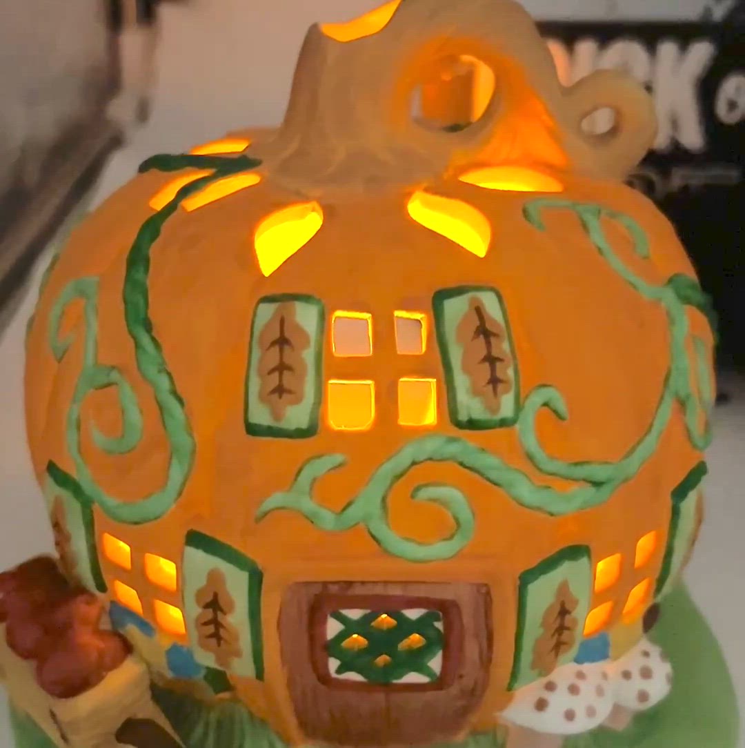 VINTAGE HALLOWEEN “PUMPKIN PATCH” TEALIGHT HOUSE CANDLE HOLDER