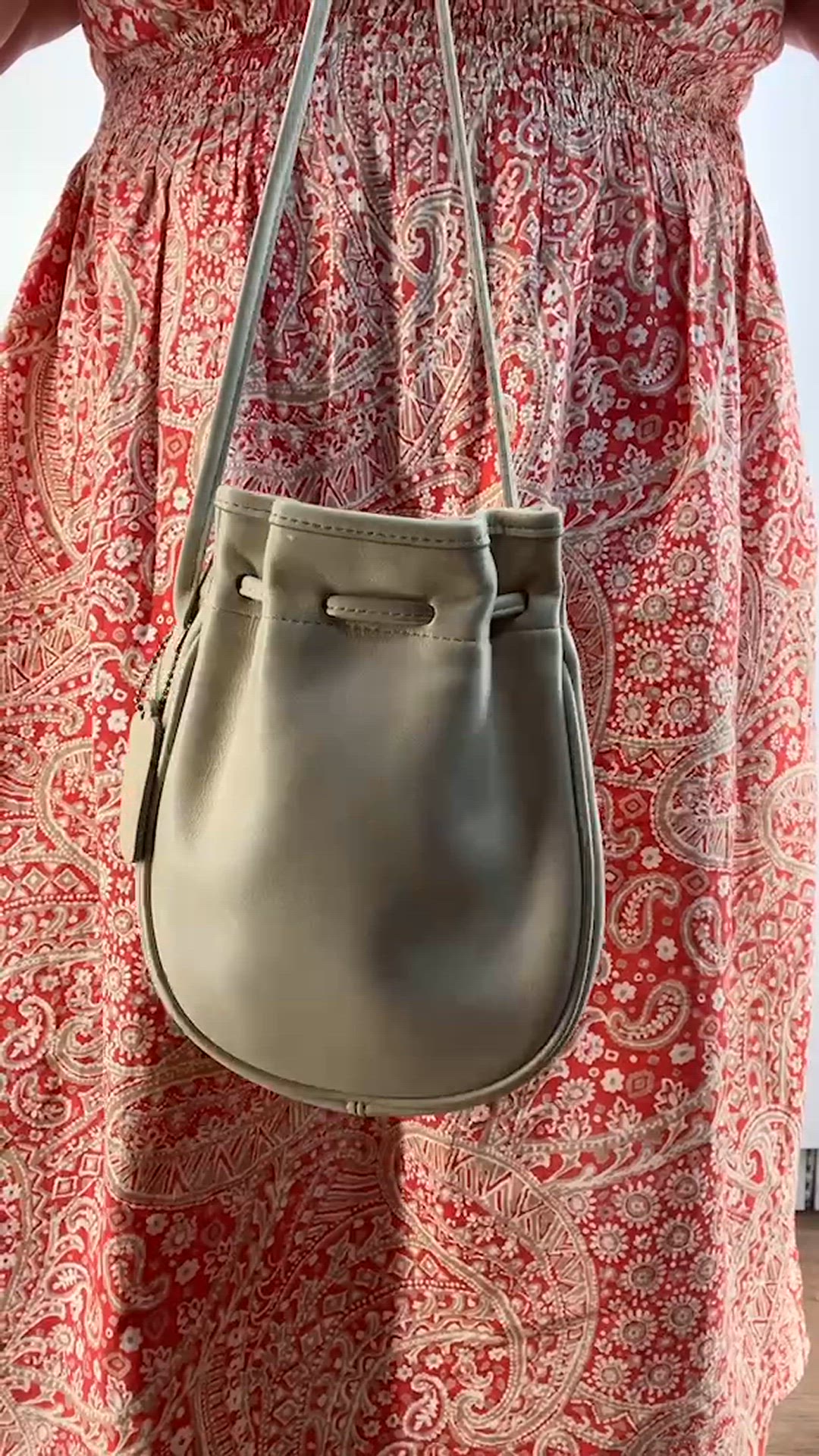 Coach Marble Swing Cinch Drawstring Bag
4031 Bone White