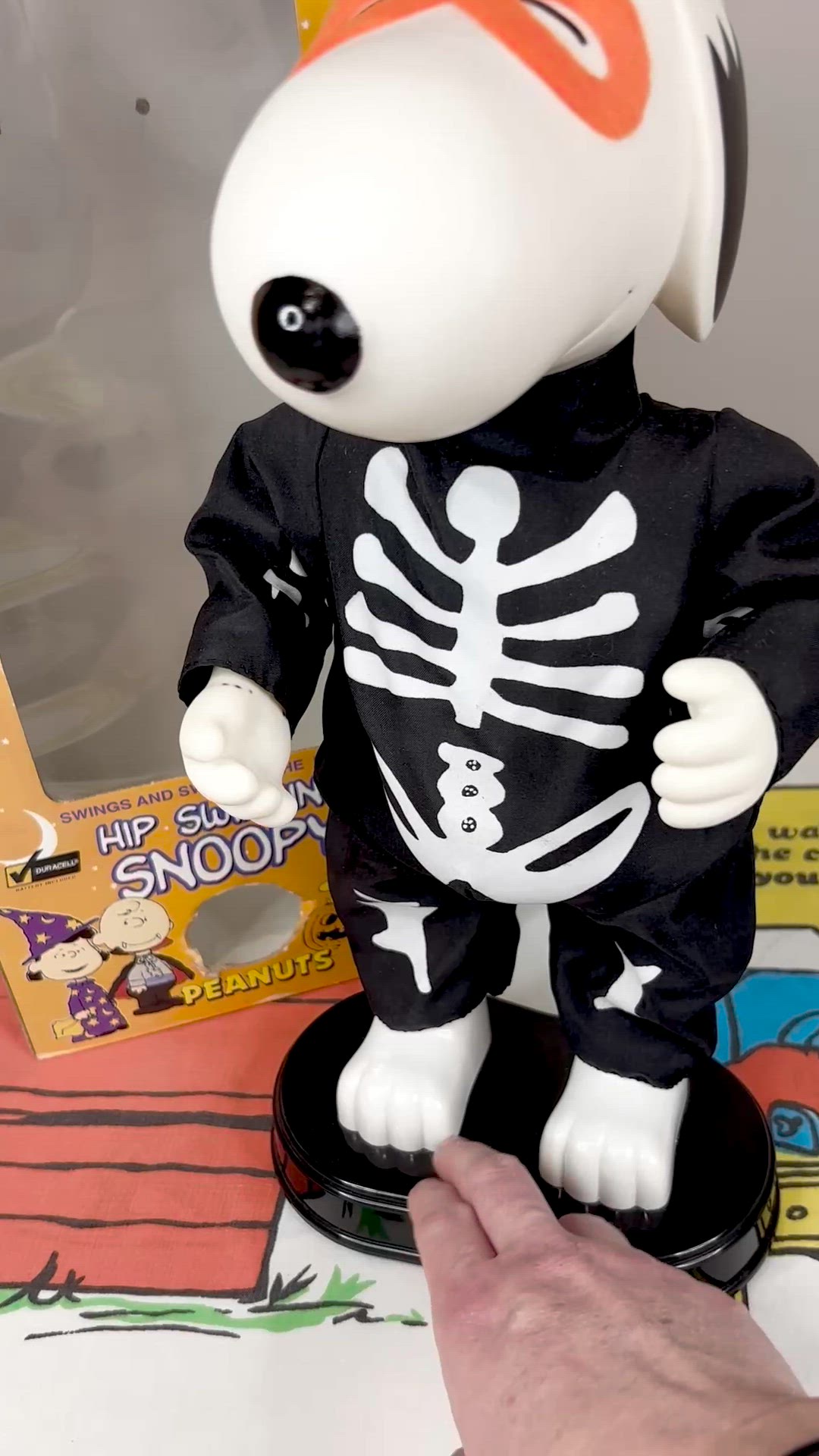 Hip Swinging Skeleton Snoopy