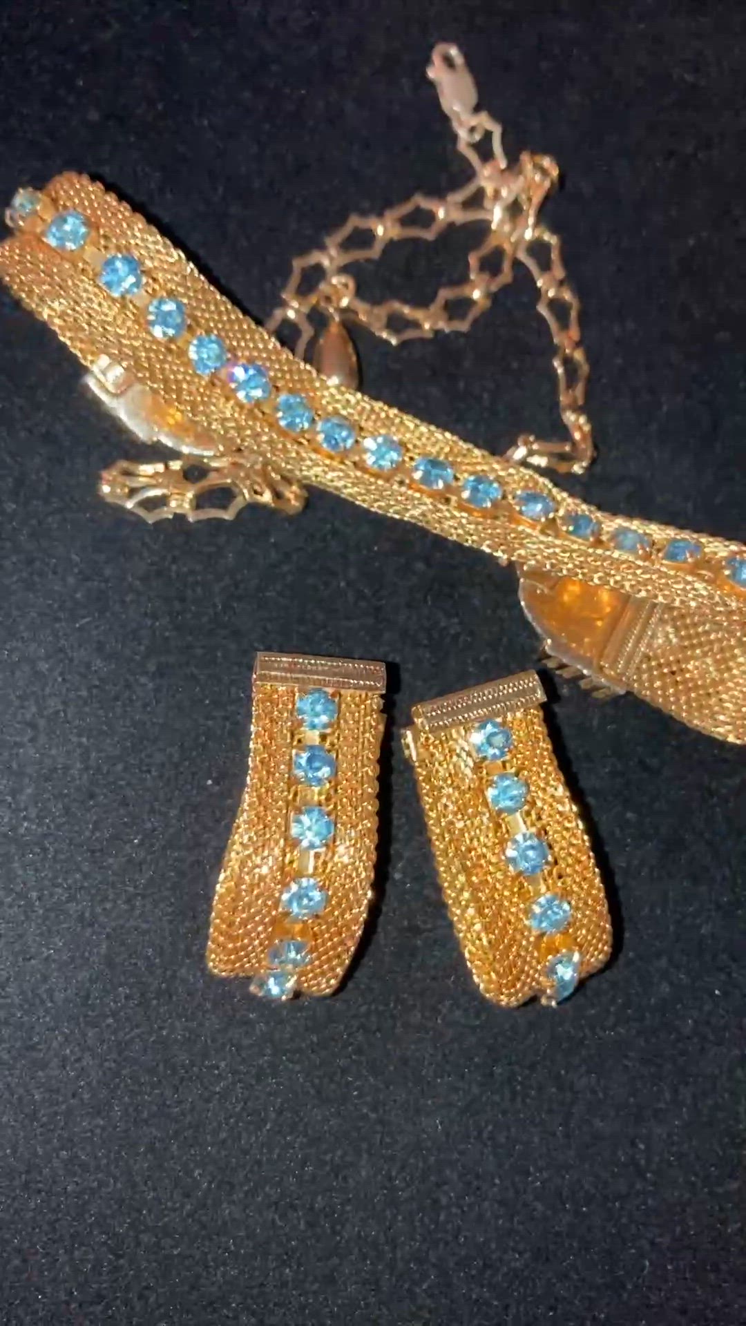 Vintage Sarah Coventry Blue Rhinestone Mesh Gold Tone Necklace And Earrings Set! Clip On Earrings 1” Necklace 16”! Necklace Clasp Has Been Replaced! Stamped SAC Inside A Diamond Shape!