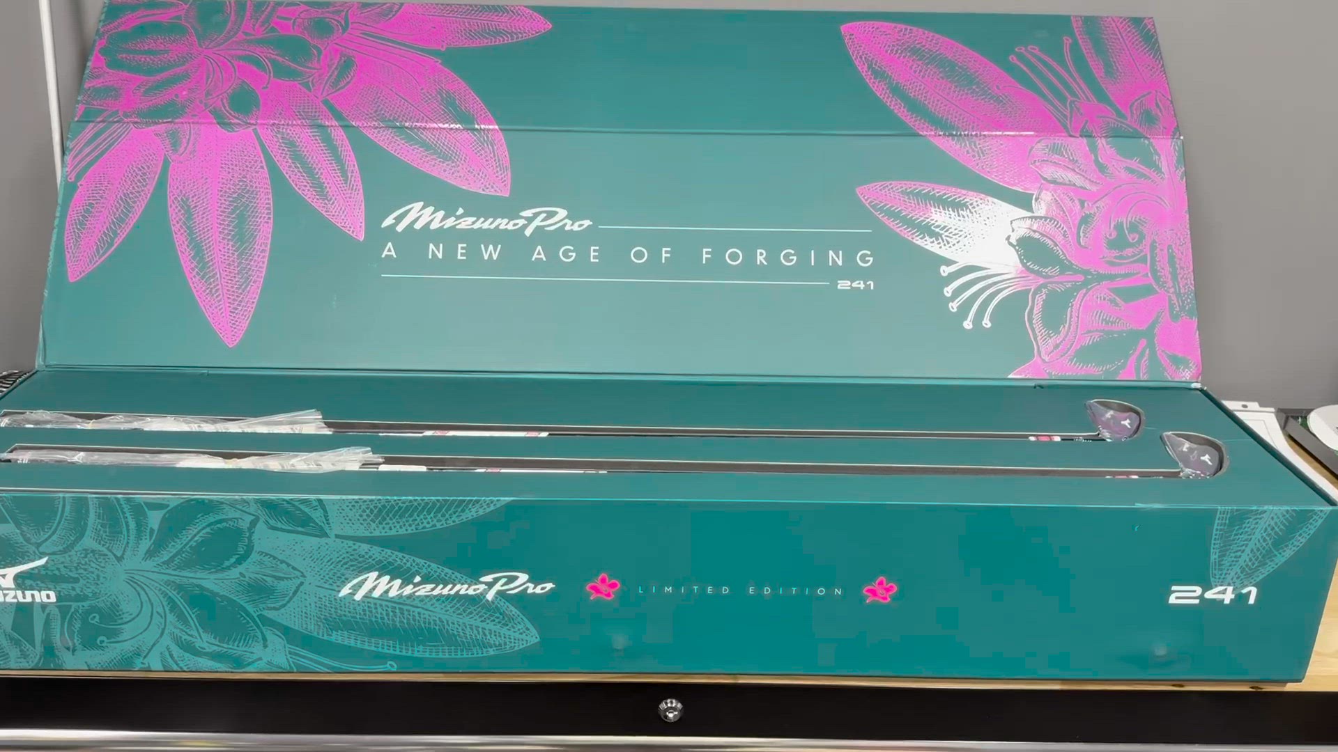 Brand New In Original Packaging Mizuno 241 🌺 Azalea Limited Edition Iron Set