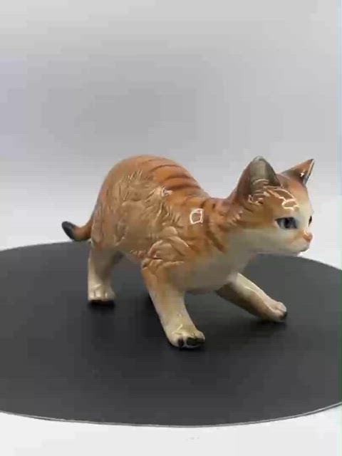 #1462 Vintage hand-painted ceramic tabby cat figurine made in Japan.