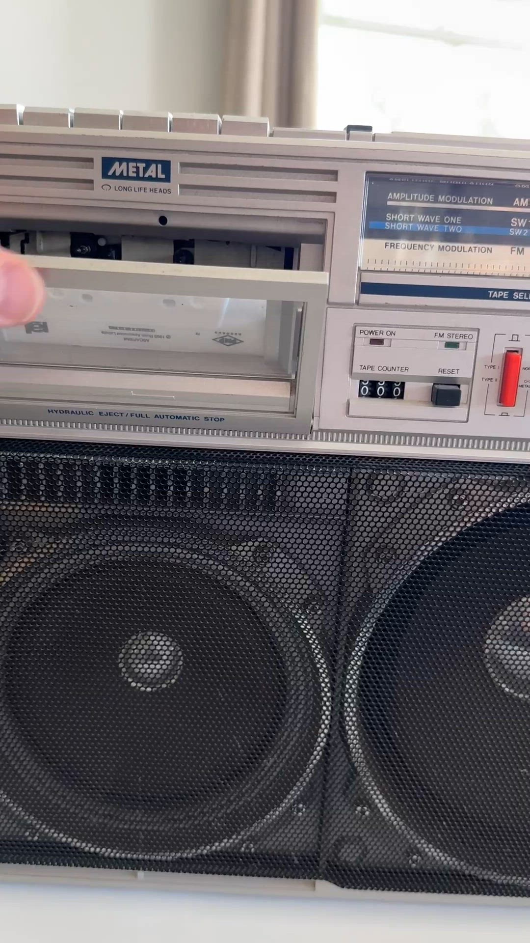 Vintage 80s Magnavox D8443 AM/FM/SW Cassette Player HUGE 5 Speaker BOOMBOX!